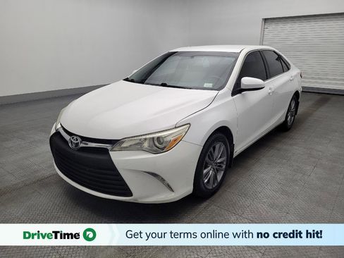 Used 2015 Toyota Camry LE image 1