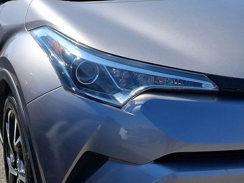 Used 2019 Toyota C-HR XLE image 7