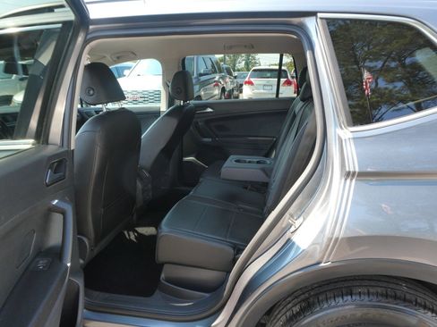 Used 2018 Volkswagen Tiguan SE AWD/4WD image 28