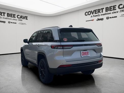 New 2025 Jeep Grand Cherokee Altitude image 7