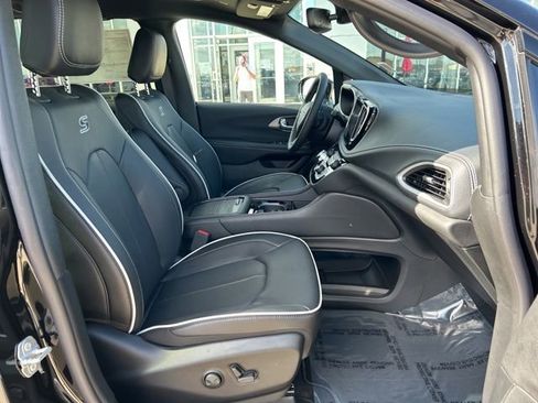 New 2027 Chrysler Pacifica Limited AWD/4WD image 21