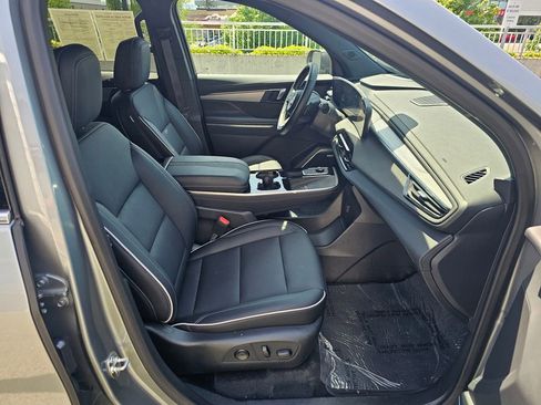 Used 2025 Buick Enclave Preferred w/ Power Package AWD/4WD image 12