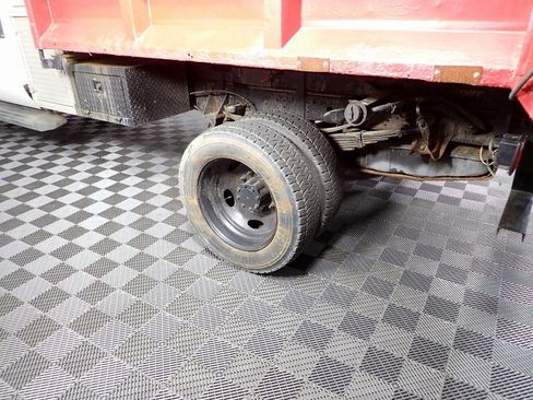 Used 2007 Ford F550 2WD Regular Cab Super Duty image 21