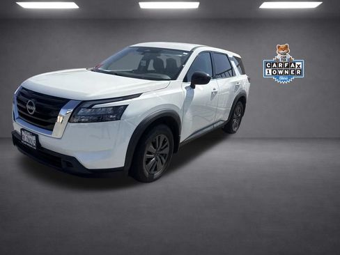 Used 2024 Nissan Pathfinder S FWD image 2