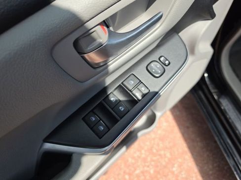 Used 2015 Toyota Camry LE FWD image 11