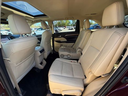 Used 2019 Toyota Highlander Limited AWD/4WD image 25