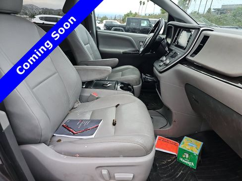 Used 2020 Toyota Sienna XLE w/ XLE Navigation Package image 7