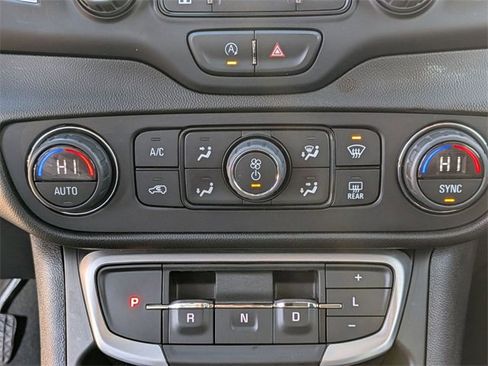 Used 2022 GMC Terrain SLT image 22