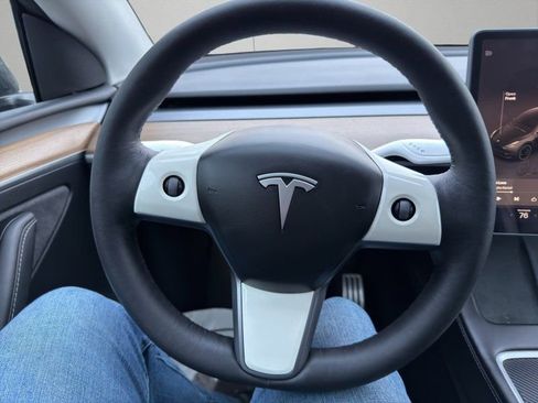 Used 2023 Tesla Model Y Performance image 14