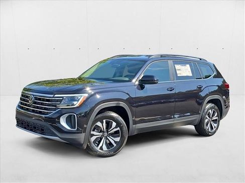 Used 2026 Volkswagen Atlas SE FWD image 1
