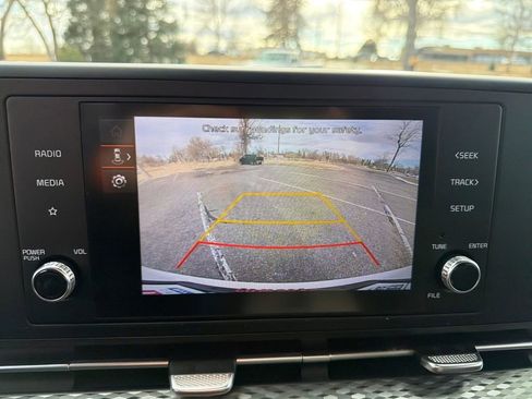 Used 2024 Kia Carnival LX image 21