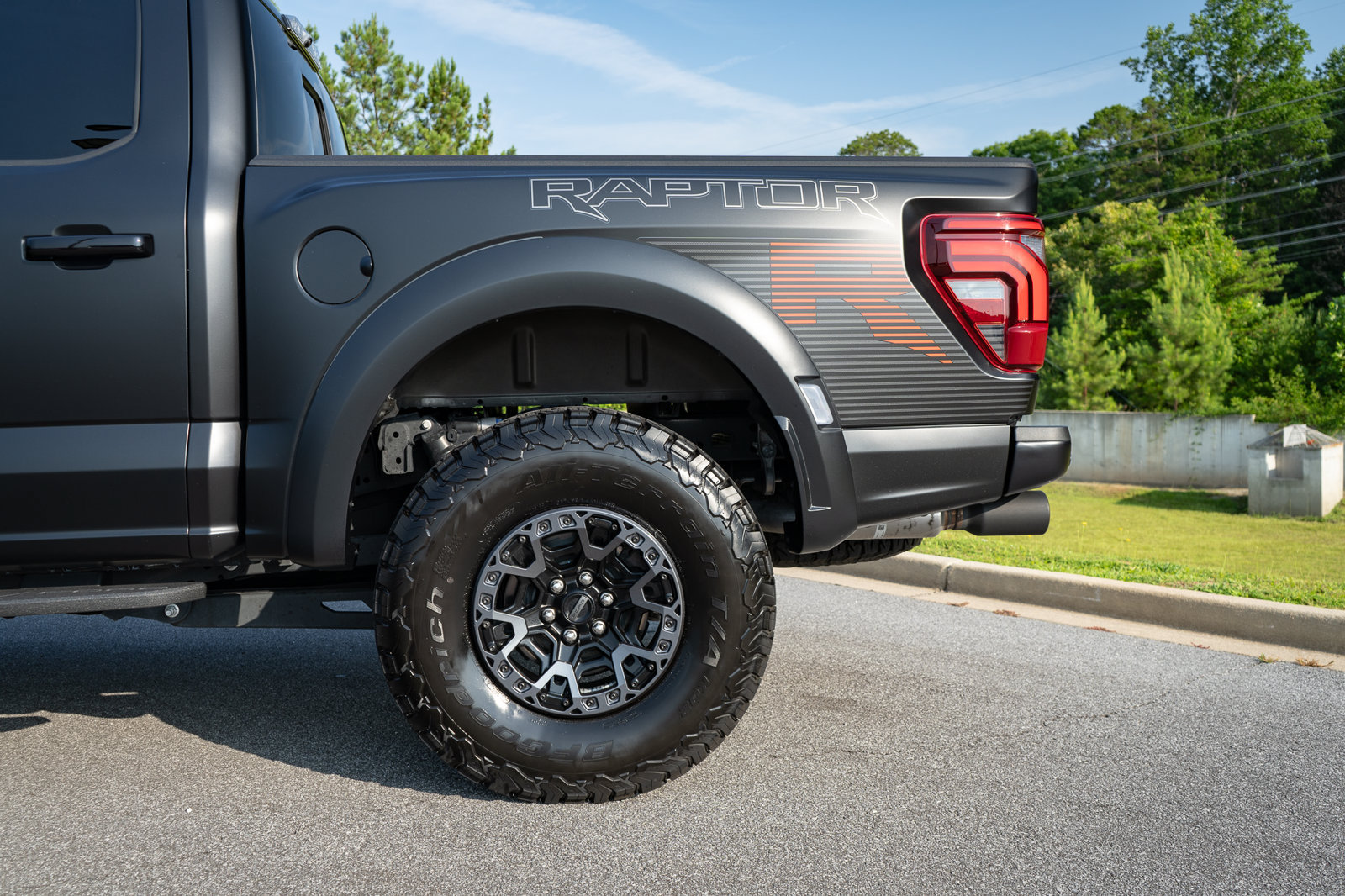 Used 2025 Ford F150 Raptor w/ Equipment Group 803A Raptor R AWD/4WD image 18