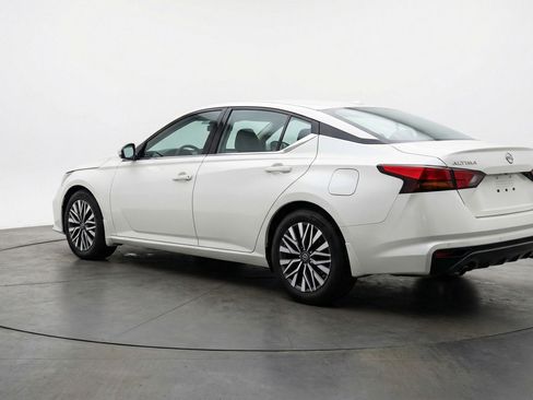 Used 2025 Nissan Altima 2.5 SV FWD image 5