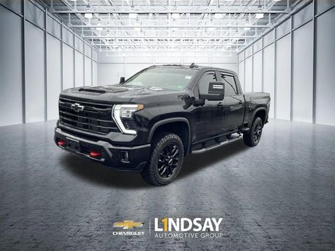 Used 2025 Chevrolet Silverado 2500 LT w/ Trail Boss Package image 4
