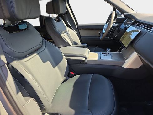 New 2026 Land Rover Range Rover SV image 10