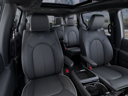 New 2026 Chrysler Pacifica Limited image 16