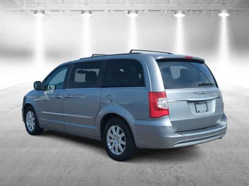 Used 2014 Chrysler Town & Country Touring FWD image 8