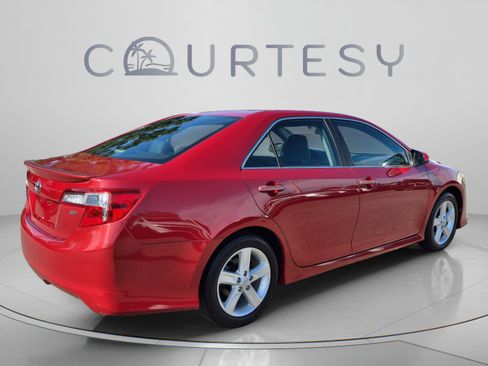 Used 2014 Toyota Camry SE FWD image 7