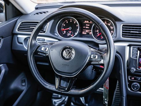 Used 2018 Volkswagen Passat 2.0T R-Line image 13