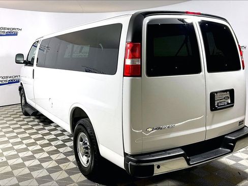 Used 2025 Chevrolet Express 3500 LT w/ LT Preferred Equipment Group RWD image 8