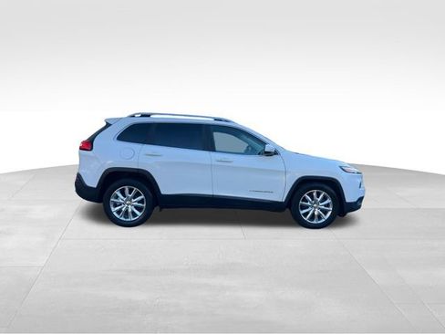Used 2017 Jeep Cherokee Limited image 6