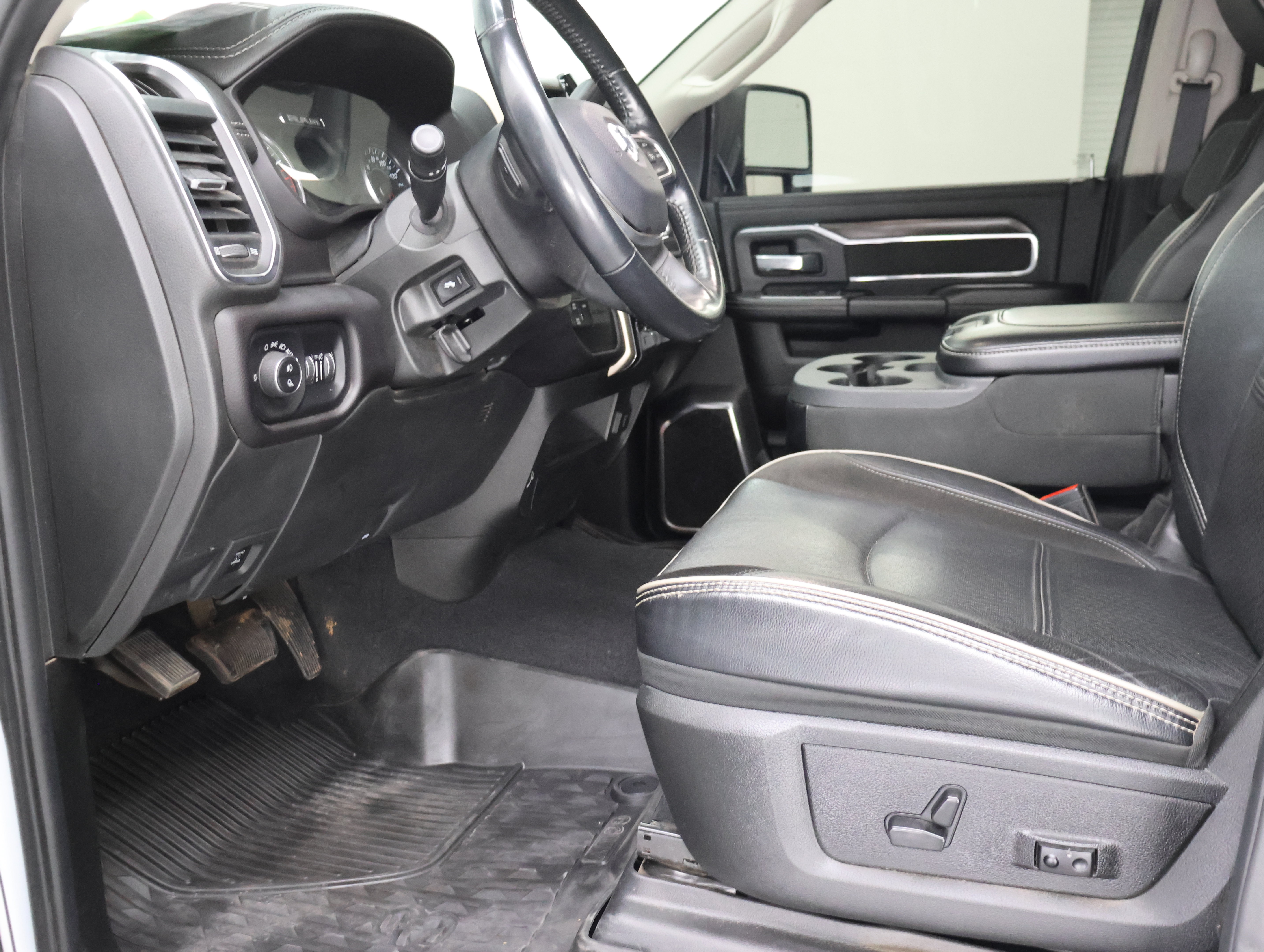 Used 2023 RAM 2500 Laramie AWD/4WD image 8