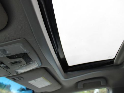 Used 2015 Toyota Sienna XLE Premium image 37