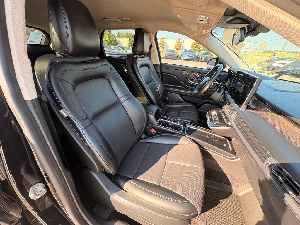Used 2023 Lincoln Corsair Reserve AWD/4WD image 31