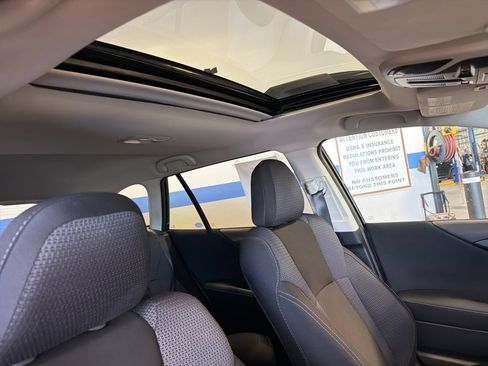 Used 2025 Subaru Outback Premium AWD/4WD image 32
