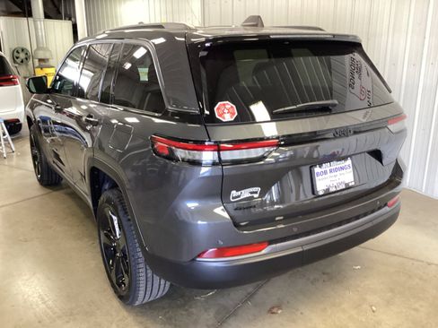 New 2026 Jeep Grand Cherokee Limited w/ Limited Altitude Package AWD/4WD image 3