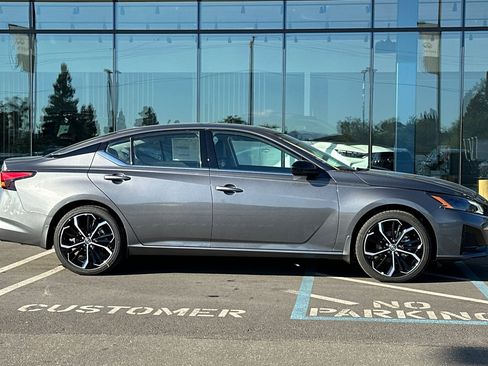 New 2025 Nissan Altima 2.5 SR w/ SR Premium Package image 3