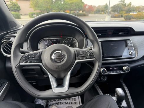 Used 2019 Nissan Kicks SV w/ Exterior Package image 9