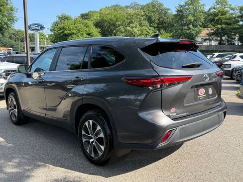 Used 2023 Toyota Highlander XLE AWD/4WD image 8