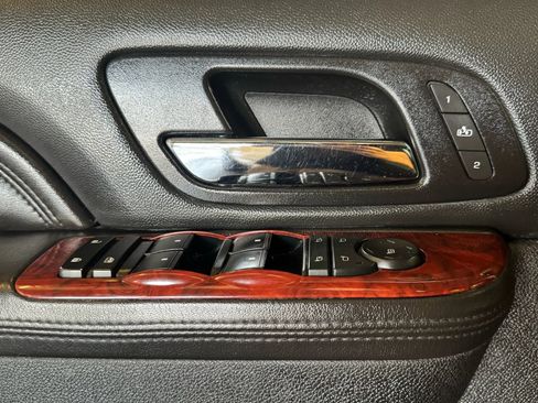 Used 2011 Cadillac Escalade EXT Premium image 9