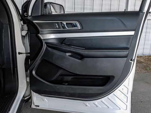 Used 2017 Ford Explorer XLT w/ Equipment Group 202A image 46