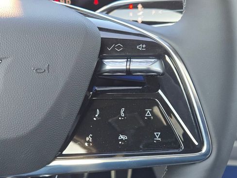 New 2026 Cadillac Optiq Luxury 1 image 31