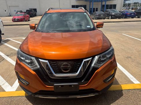 Used 2017 Nissan Rogue SL w/ SL Premium Package AWD/4WD image 2