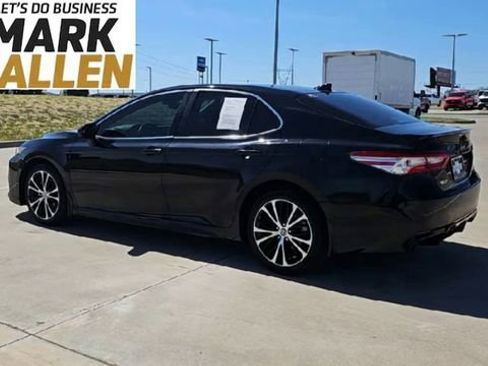 Used 2020 Toyota Camry SE image 6