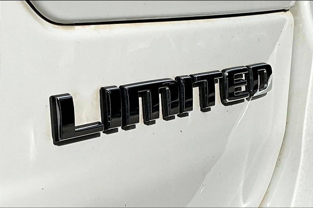 Used 2023 Jeep Grand Cherokee Limited RWD image 25