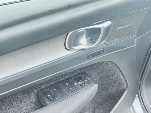 Certified 2023 Volvo XC40 B5 Ultimate w/ Protection Package Premier image 15