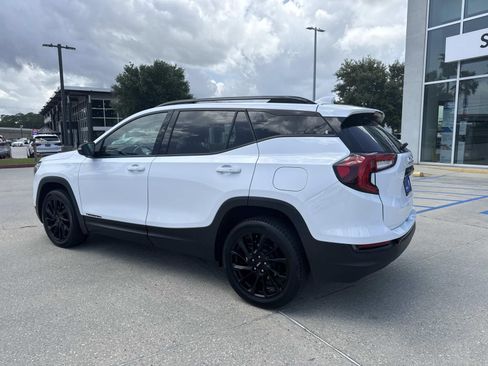 Used 2024 GMC Terrain SLT w/ Elevation Edition image 7