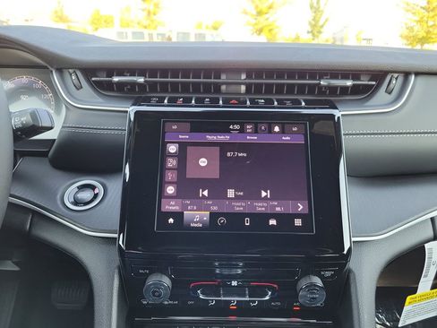 New 2025 Jeep Grand Cherokee Laredo X image 28