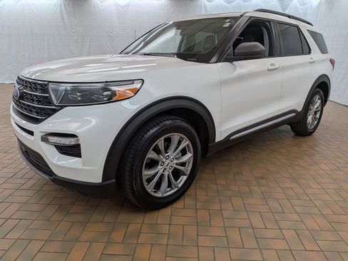 Certified 2022 Ford Explorer XLT w/ Equipment Group 202A AWD/4WD image 3