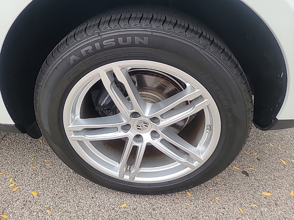 Used 2024 Porsche Macan AWD/4WD image 39