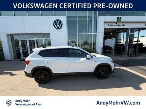 Used 2023 Volkswagen Taos SE w/ Black Wheel Package FWD image 5