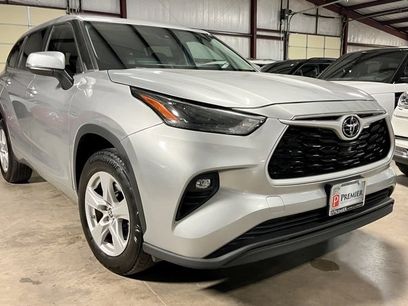 Used 2024 Toyota Highlander LE
