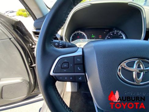 Used 2023 Toyota Highlander XLE AWD/4WD image 43
