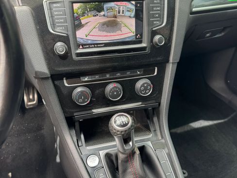 Used 2016 Volkswagen GTI SE FWD image 17