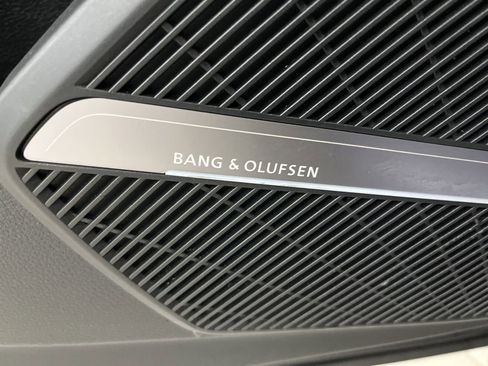 Used 2022 Audi Q5 e Prestige w/ Prestige Package image 28