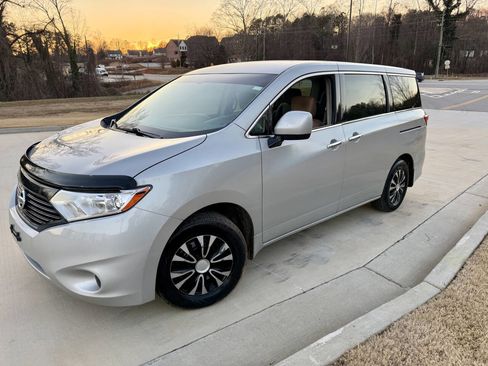 Used 2015 Nissan Quest S image 3